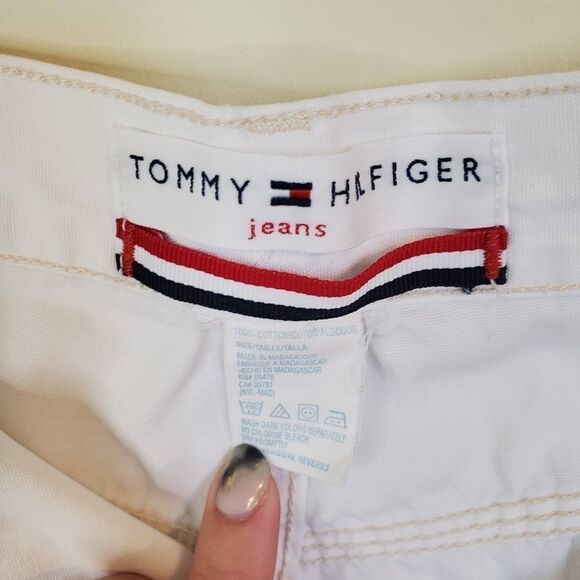 Vintage 90s Tommy Hilfiger White High Waisted Shorts - Picture 4 of 11